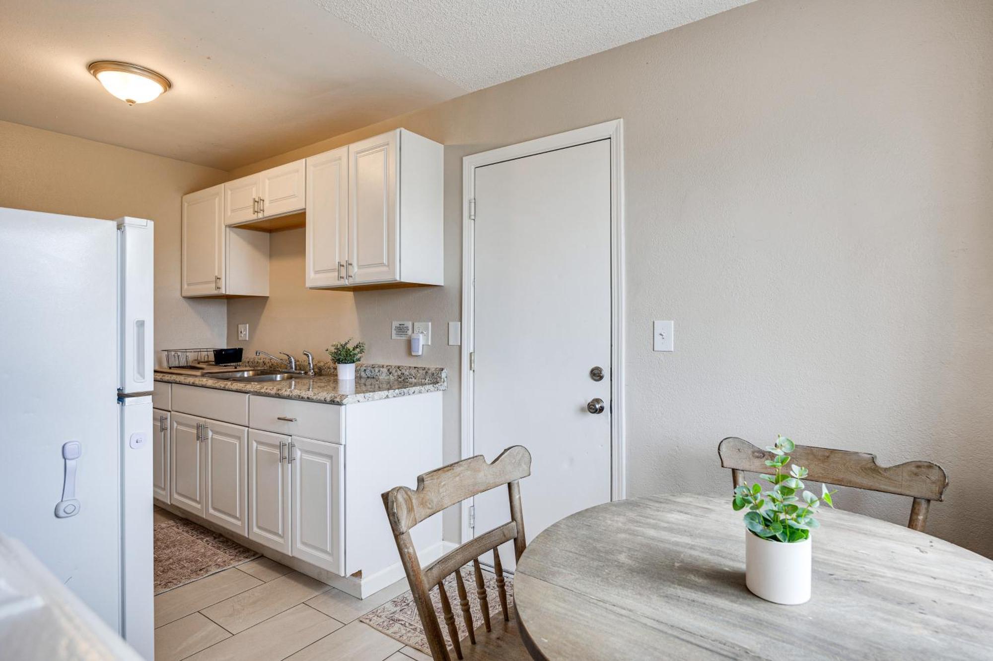 Convenient Joshua Tree Apartment - Walk To Town! ภายนอก รูปภาพ