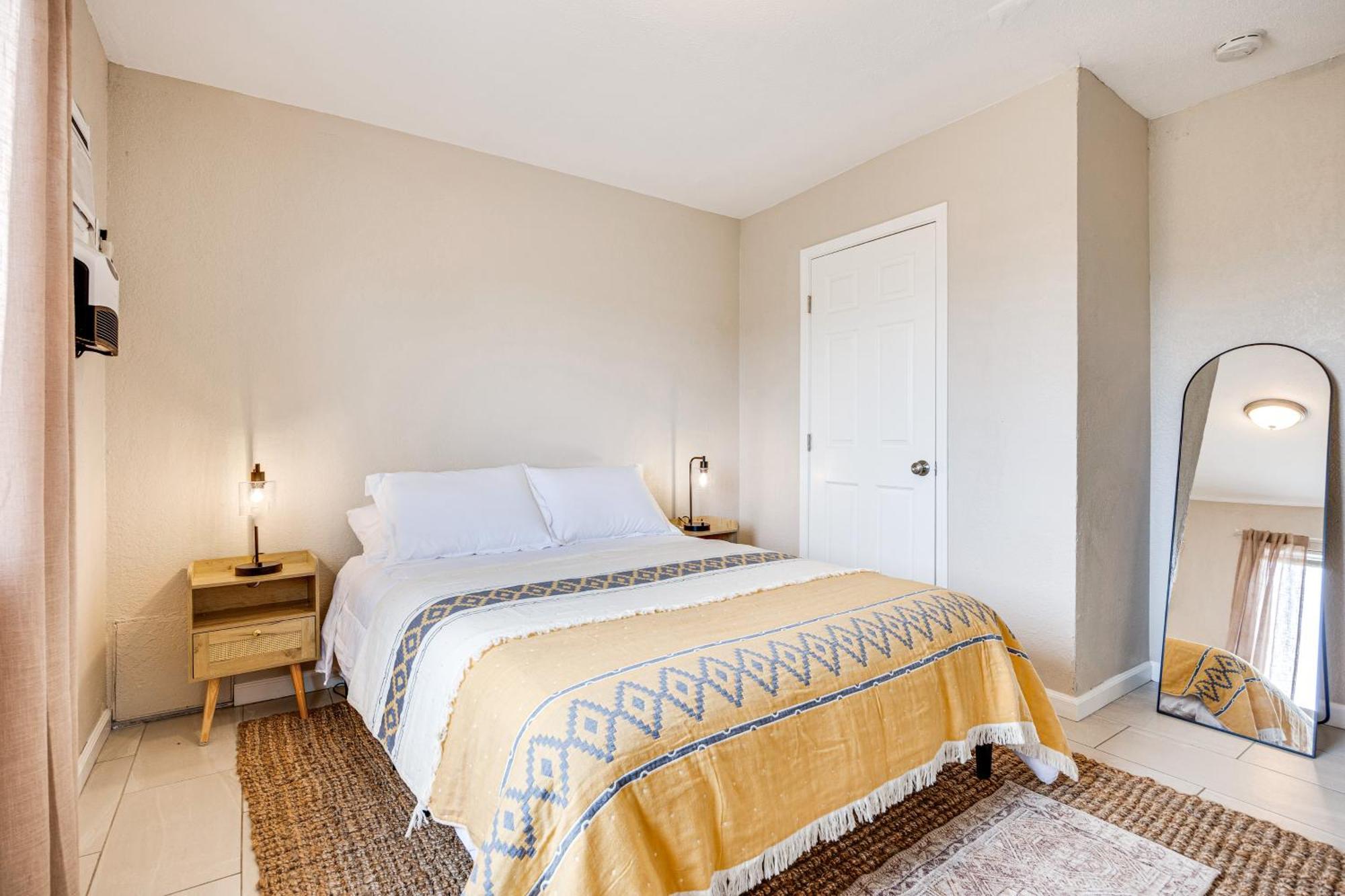 Convenient Joshua Tree Apartment - Walk To Town! ภายนอก รูปภาพ